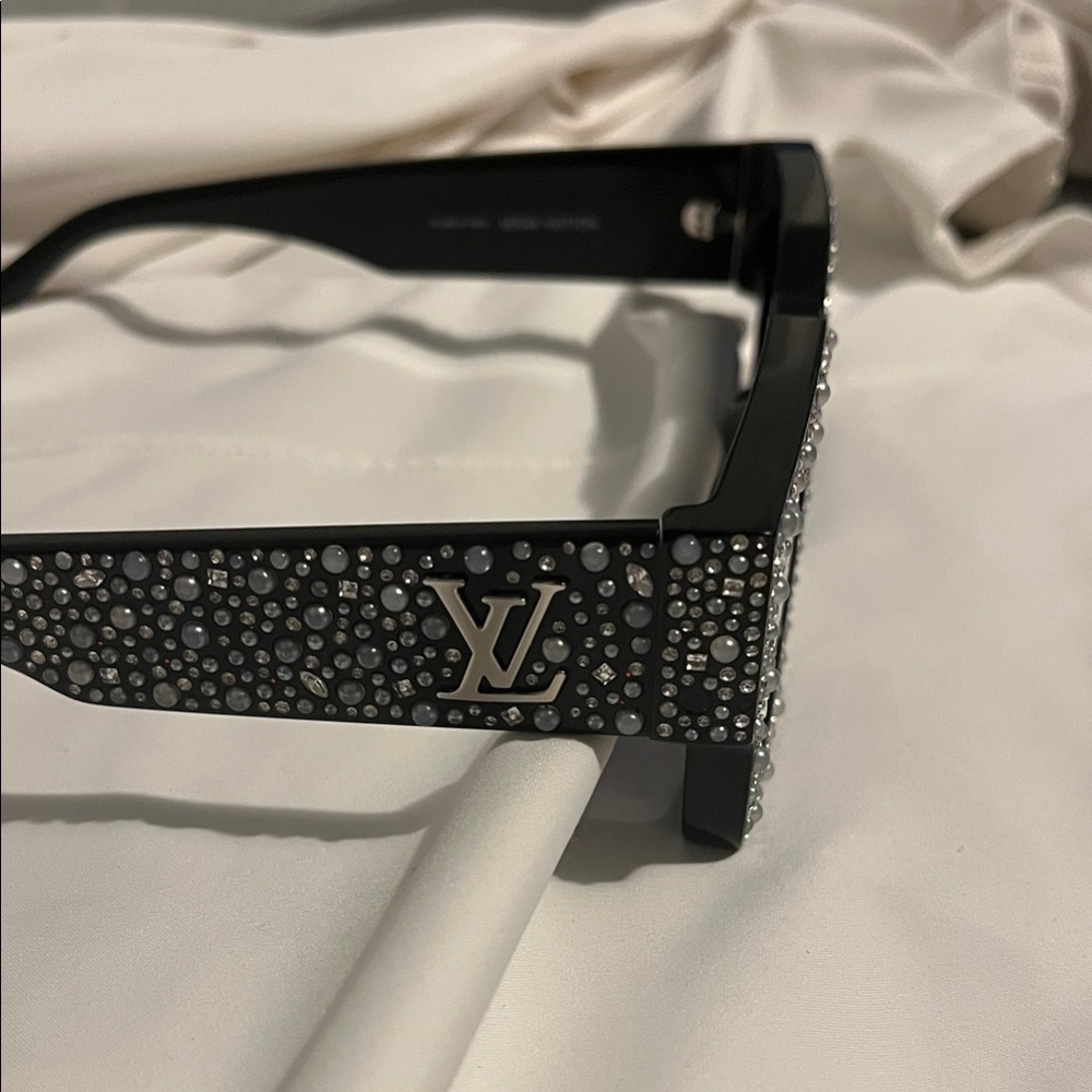 Louis Vuitton 2023 class strass Black Crystal Sunglasses - Picture 2 of 7